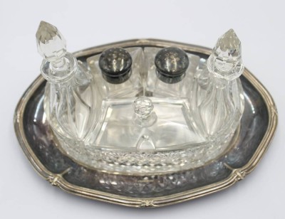 Auktion 357<br>Menage auf Alpacca-Tablett, Presskristall, ca. H-14,3cm B-22,5cm [1]