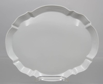 Auktion 357<br>kl. Tablett, Meissen, Schwertermarke, Weißporzellan, 4 Schleifstriche, ca. 27 x 22cm [1]