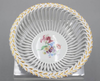 Auktion 357<br>Korbschale, Wagner & Apel, florales Dekor, H-6cm D-16cm [1]