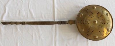 Auktion 357<br>Bettpfanne, Messing/Kupfer, 19. Jhd., L-98cm, Druckstellen [1]