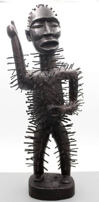 Auktion <br>hoher Nagelfetisch, Kongo, älter, ca. H-71,5cm [1]
