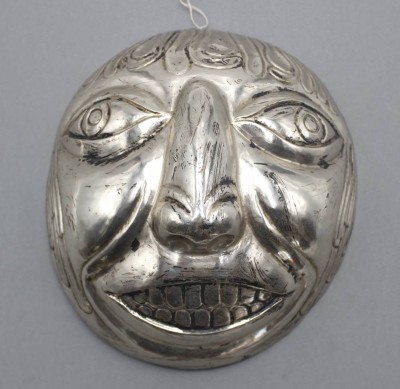Auktion 357<br>Bolivien,  Aymara,  Silber-Trauermaske, geprüft, ca. 107gr., ca. 18,7 x 16,8cm [1]