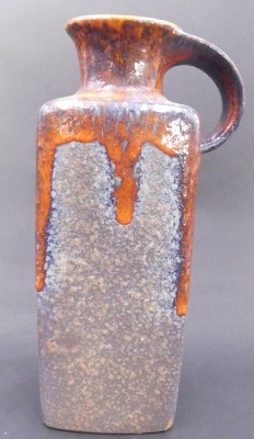Auktion 357<br>hohe eckige Henkelvase 