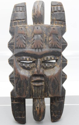 Auktion 359<br>Maske, Elfenbeinküste, älter, Reste alter Fassung, 46 x 22cm [1]