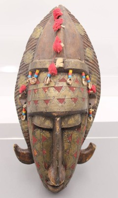 Auktion 357<br>Wandmaske, wohl Marka, Mali, älter, kl. Beschädigung, ca. H-47 x 22cm [1]