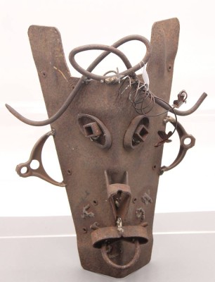 Auktion 359<br>eiserne Wandmaske eines Künstlers aus Trinidad, ca. 40 x 24cm [1]