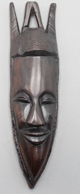 Auktion 359<br>kl. Wandmaske aus dem Senegal, 30 x 8cm [1]