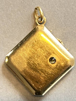 kl. Goldmedaillon-750- 5,7 gr,  ca. 2x2 cm [1]