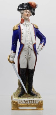 Auktion 357<br>Figur, La Fayette, Scheibe Alsbach, polychr. Bemalung, ca. H-25cm [1]