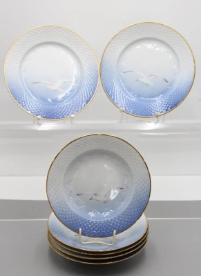 Auktion 357<br>5x tiefe u. 2x flache Teller, Royal Copenhagen, Dekor Möwe, Entw. Fanny Garde, ca. D-21,5cm [1]