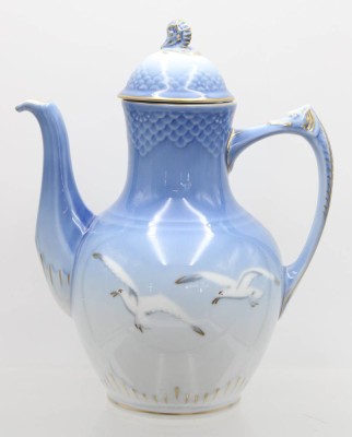 Auktion 357<br>Kaffeekanne, Royal Copenhagen,  Dekor Möwe, Entw. Fanny Garde, H-24,5cm [1]