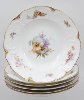 Auktion 357<br>4x tiefe Speiseteller, frühes Rosenthal Sanssouci, Goldzier und aufwendige Blumendekor um 1900,  D-24,5cm, [1]