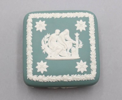 Auktion 357<br>Eine Deckeldose Wedgewood , Jasperware . [1]