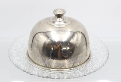 Auktion 357<br>Käseglocke,  Metalldeckel, Pressglas, ca. H-12cm D-23,5cm [1]