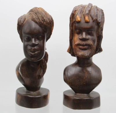 Auktion 360<br>Paar Holzbüsten, signiert Dave Santris, ca. H-22cm [1]