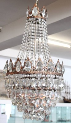 Auktion 357<br>Deckenlampe, Glasprismen, einige lose anbei, wohl kompl. , H-100cm ca. D-38cm [1]
