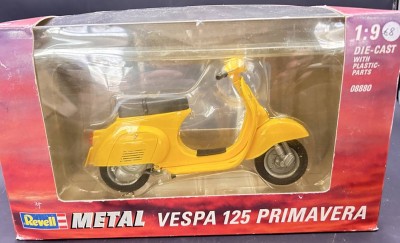 Auktion 357<br>Revell, Vespa 125 Primavera, 1:9, neu in OVP [1]