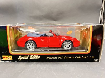 Auktion 357<br>Porsche 911 Carrera Cabriolet von Mejesto, , 1:18, neu in OVP, rot [1]