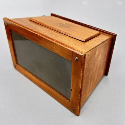 Auktion 357<br>Stereobildbetrachter, Holz-Messing, guter Zustand, 14x17 cm [1]