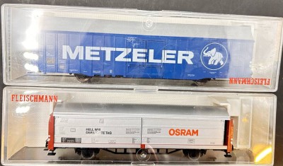 Auktion 357<br>Fleischmann, 2 Güterwagen mit Werbung, H0, in OVP [1]