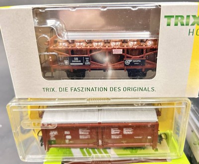 Auktion 357<br>2x Trix Güterwagen, H0, in OVP [1]