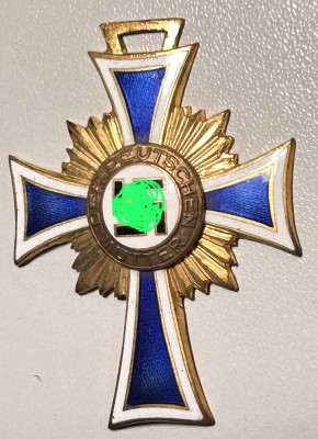 Mutterkreuz in Gold, gut erhalten [1]