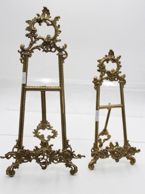 Auktion 357<br>Paar Tischbilderhalter, Messing, wohl Italien, in antikem Stil, H-55cm u. H-41cm [1]