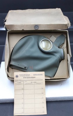 Volksgasmaske, 3. Reich, kompl., Alters-u. Lagerungsspuren [1]