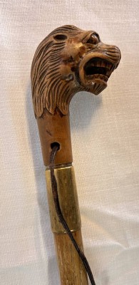 Auktion 357<br>Spazierstock, Griff Löwenkopf geschnitzt, L93 cm [1]