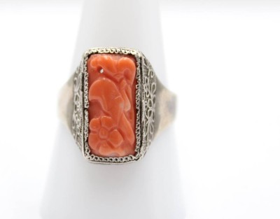 Auktion 358<br>Silber-Ring, älter, mit Koralle, ca. 3,4gr. RG 62/63, getragene Erhaltung [1]