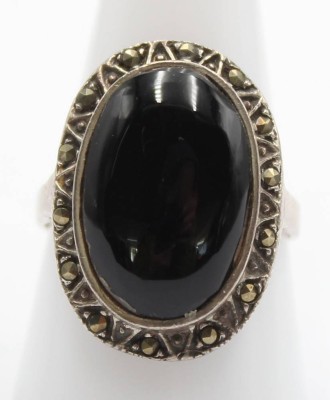 Auktion 358<br>925er Silber-Ring, Onyx-Cabochon und Markasiten,  RG 63, zus. 7,7gr. [1]