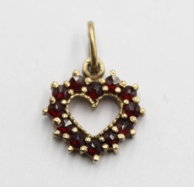 Auktion 358<br>925er Herzanhänger, Granatbesatz, 1,1gr., L-1,5cm [1]