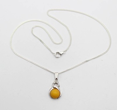 Auktion 358<br>835er Silber-Anhänger mir Bernstein, an 925er Kette, zus. 3,8gr., l-38cm Anh. 2,2cm [1]