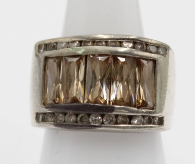 Auktion 358<br>925er Silber-Ring, wohl Rauchquarz m. klaren Steinen, 11,5gr., RG 59 [1]