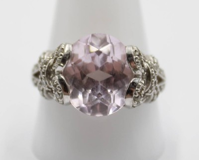 Auktion 358<br>925er Silber-Ring, lila facett. Stein sowie klare Steine, 8,1gr., RG 66 [1]