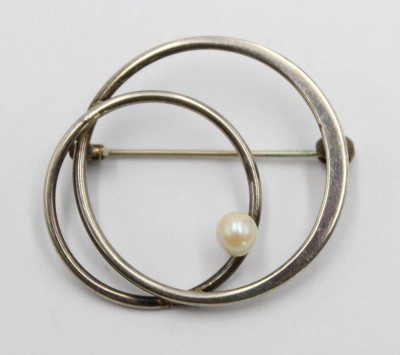 Auktion 358<br>925er Silber-Brosche mit Perle, FROM Danmark, ca. D-3,8cm, 4,8gr., [1]