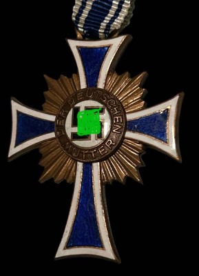 Auktion 358<br>Mutterkreuz am Band, emailliert, guter Zustand [1]