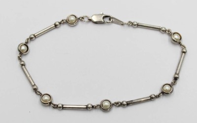 Auktion 358<br>Gliederarmband , gemarkt pl 18K (vergoldet) , mit gefassten Perlen . [1]