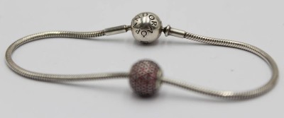 Auktion 358<br>Ein Pandora Armband mit einem Charm in 925 Silber , [1]