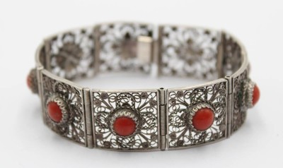Auktion 358<br>Ein filigran gearbeitetes ,durchbrochenes 800er Silberarmband mit  [1]
