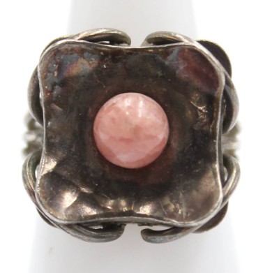 Auktion 358<br>ein 900er Silberring mit Rhodochrosit Kugel , gemarkt . [1]