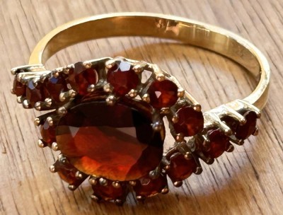 Auktion 358<br>Goldring-333- mit Granate, RG 60, 2,7 gr [1]