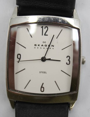 Auktion 358<br>Herren-Armbanduhr, Skagen, Quartz, getragene Erhaltung, Werk nicht geprüft, ca. 3,8 x 3cm [1]