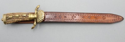 Auktion 358<br>Hirschfänger, Lederscheide diese gemarkt und datiert, JH 2023, L-49cm [1]