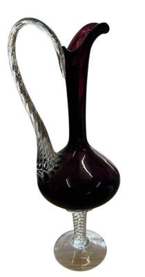 Auktion 358<br>hoher Krug, dkl.rot mit gedrehten Stand, , wohl Murano, mit Abriss, H-38 cm [1]