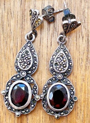 Auktion 358<br>Paar Silber-925- Ohrhänger mit Markasiten (einige fehlen) und roten Stein, L-4,5 cm, 7,7 gr [1]