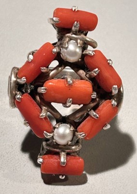 Auktion 358<br>massiver Silberring mit Koralle und Perlchen, RG 57, 17,7 gr [1]