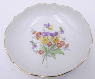 Auktion 358<br>kl. Meissen Schälchen, Blumenmalerei, 1.Wahl, D-7,5 cm [1]