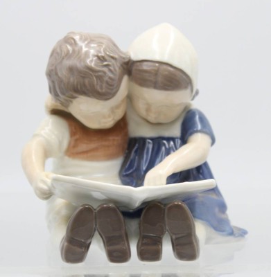 Auktion 358<br>Lesende Kinder, Bing & Gröndahl, Modellnr. 1567, H-10,5cm [1]