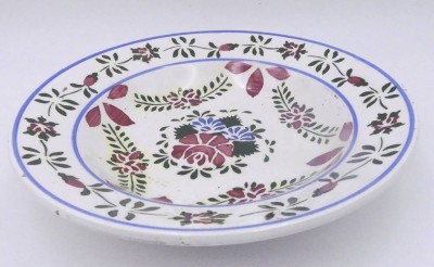 Auktion 358<br>Fayenceteller mit Blumenbemalung,  undeutl. Blindmarke, Germany, D-23 cm, H-5 cm, 19.Jhd. [1]